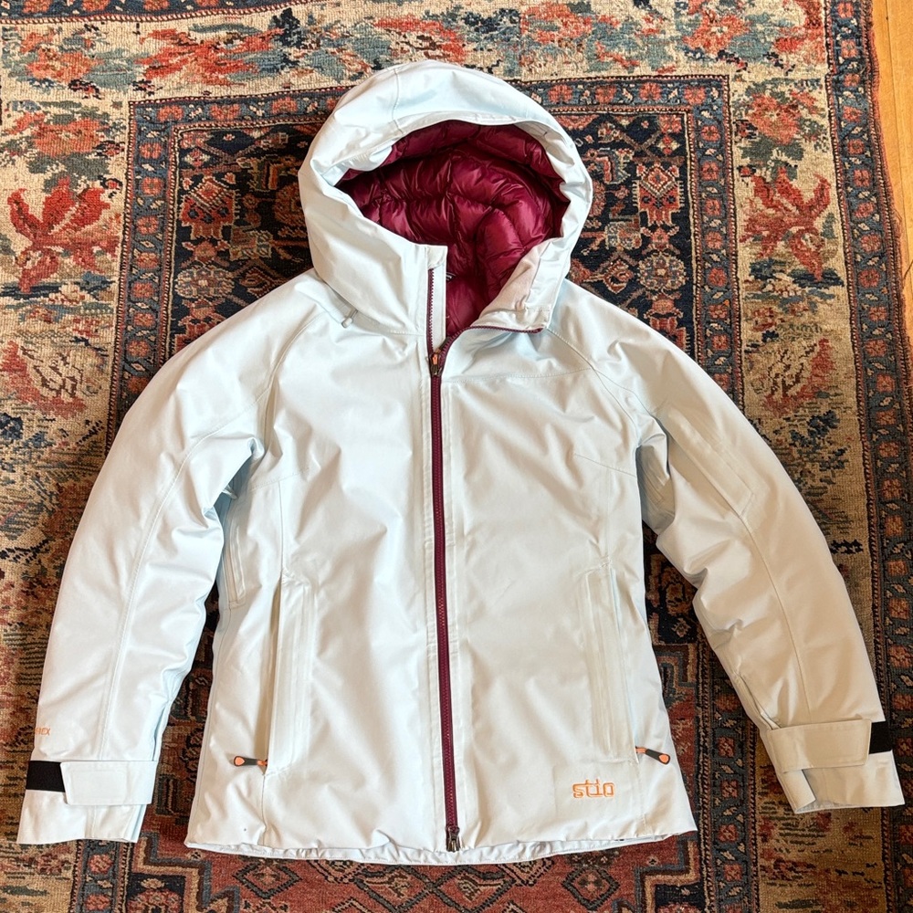 Stio Shot 7 Down Ski Jacket in Misty Cloud